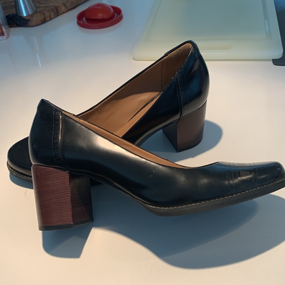 CLARKS “ARTISAN” LEATHER PUMPS - Picture 2 of 8